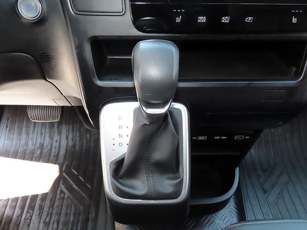 HYUNDAI Staria - Vista 10