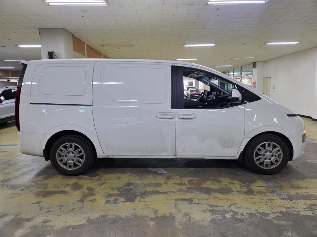 HYUNDAI Staria - Vista 5