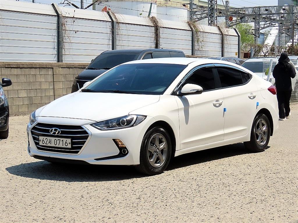 HYUNDAI Avante - Vista 2