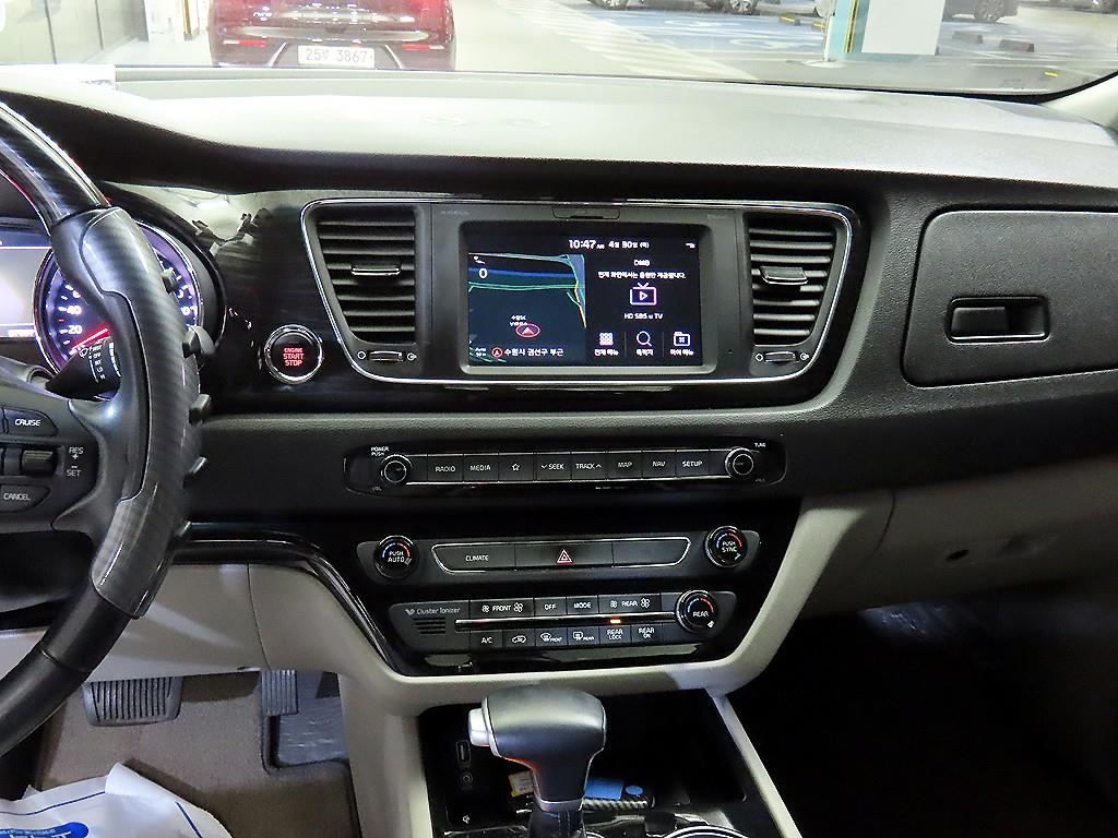 KIA Carnival - Vista 12