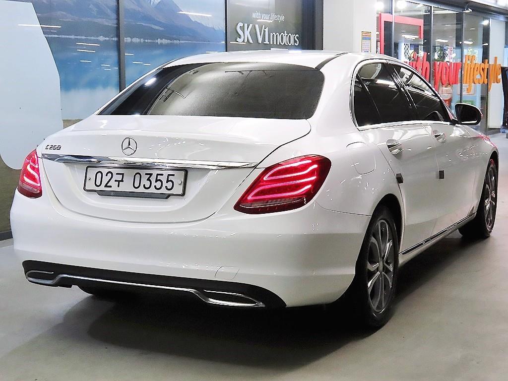 Mercedes Benz C Class - Vista 4