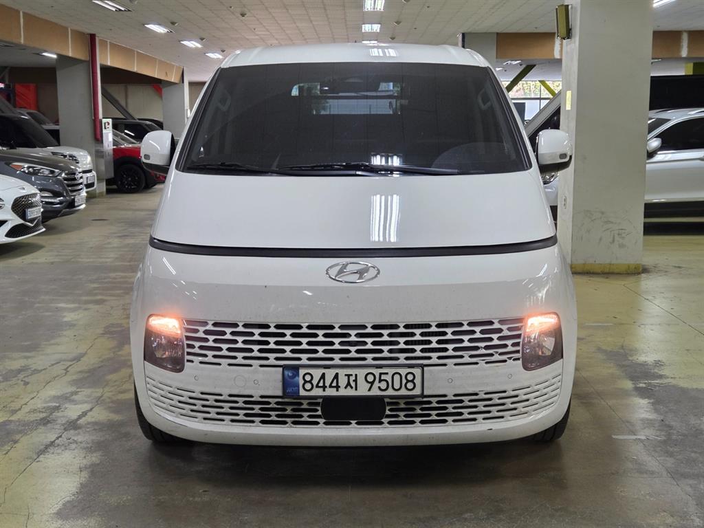 HYUNDAI Staria - Vista 2