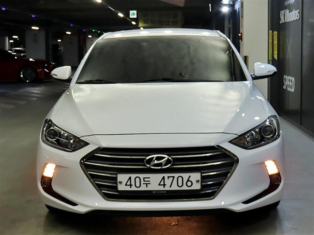 HYUNDAI Avante - Vista 2