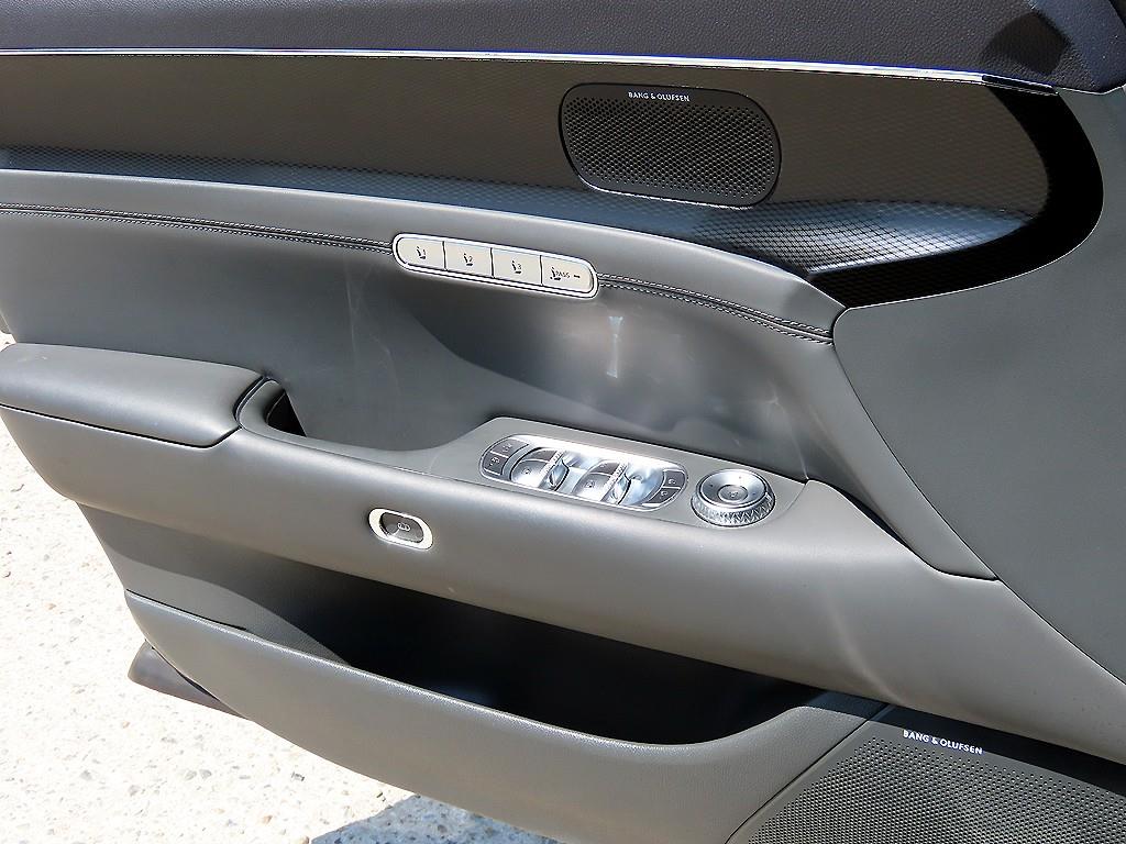 Genesis G90 - Vista 12