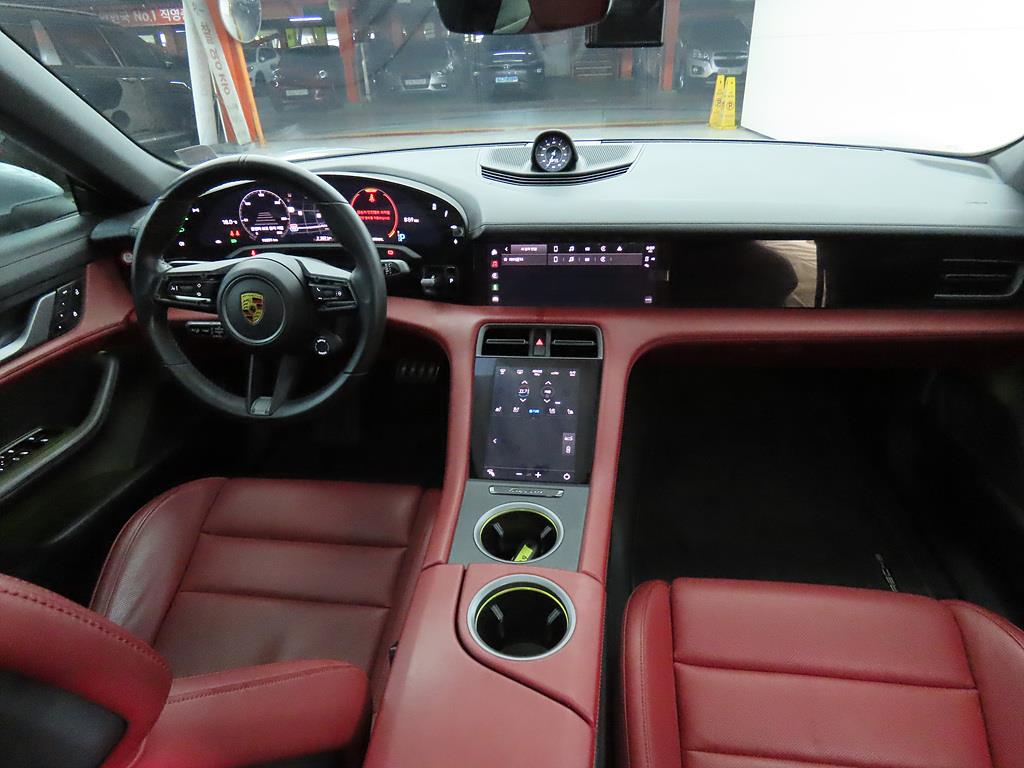 Porsche Taycan - Vista 5