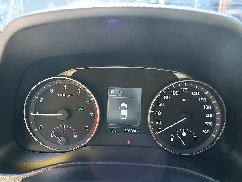HYUNDAI Avante - Vista 11