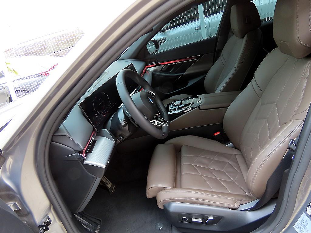 BMW 5 Series - Vista 5