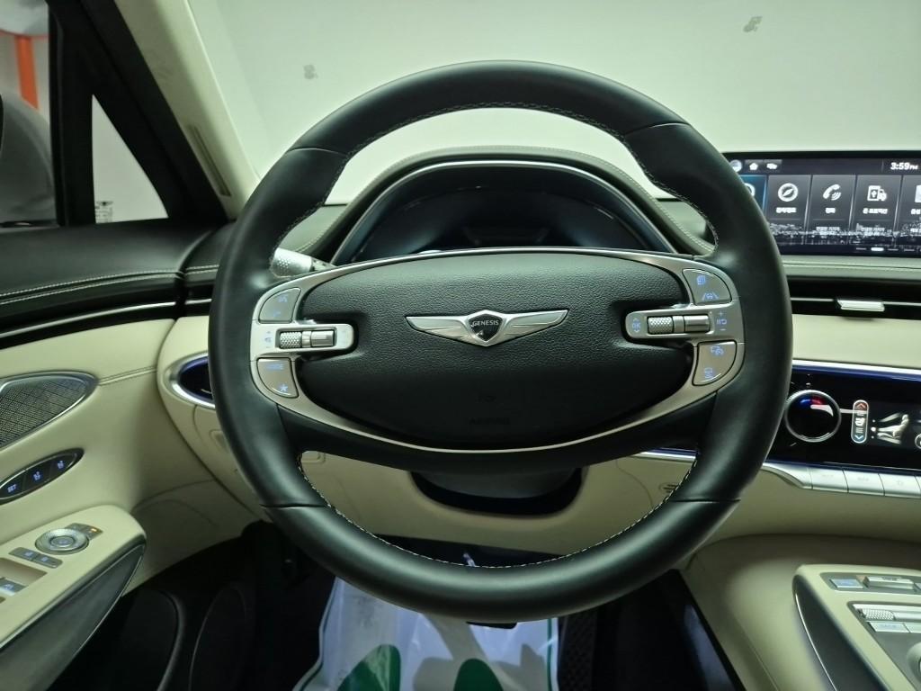Genesis GV70 - Vista 8