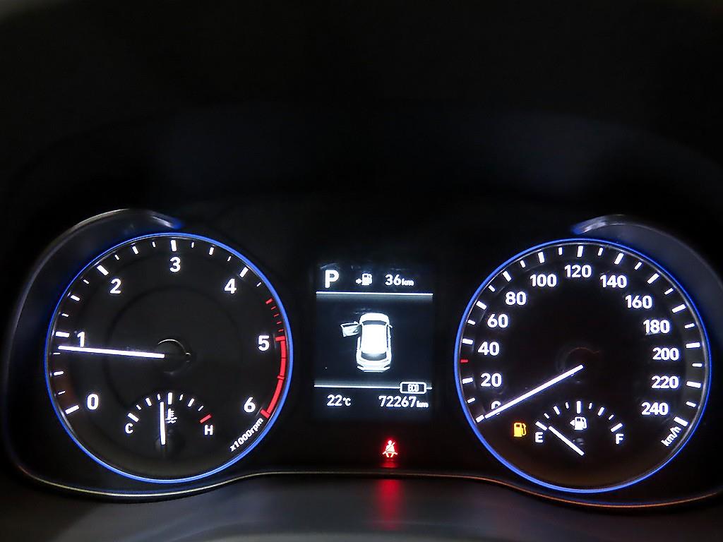 HYUNDAI Kona - Vista 9