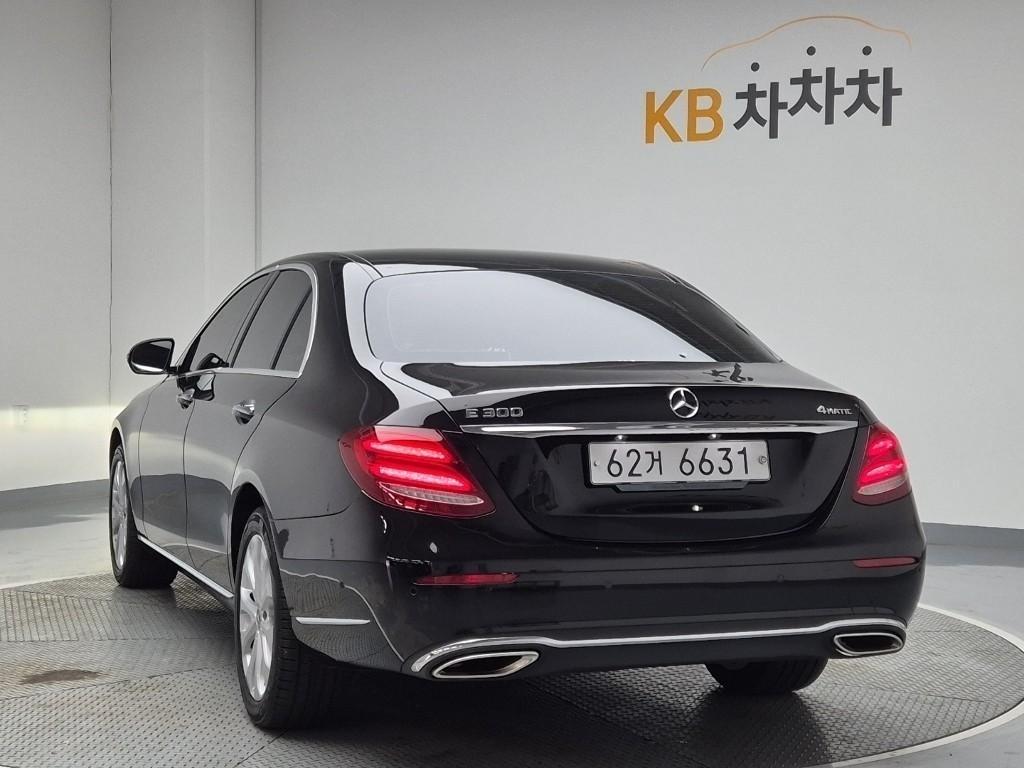 Mercedes Benz E class - Vista 2