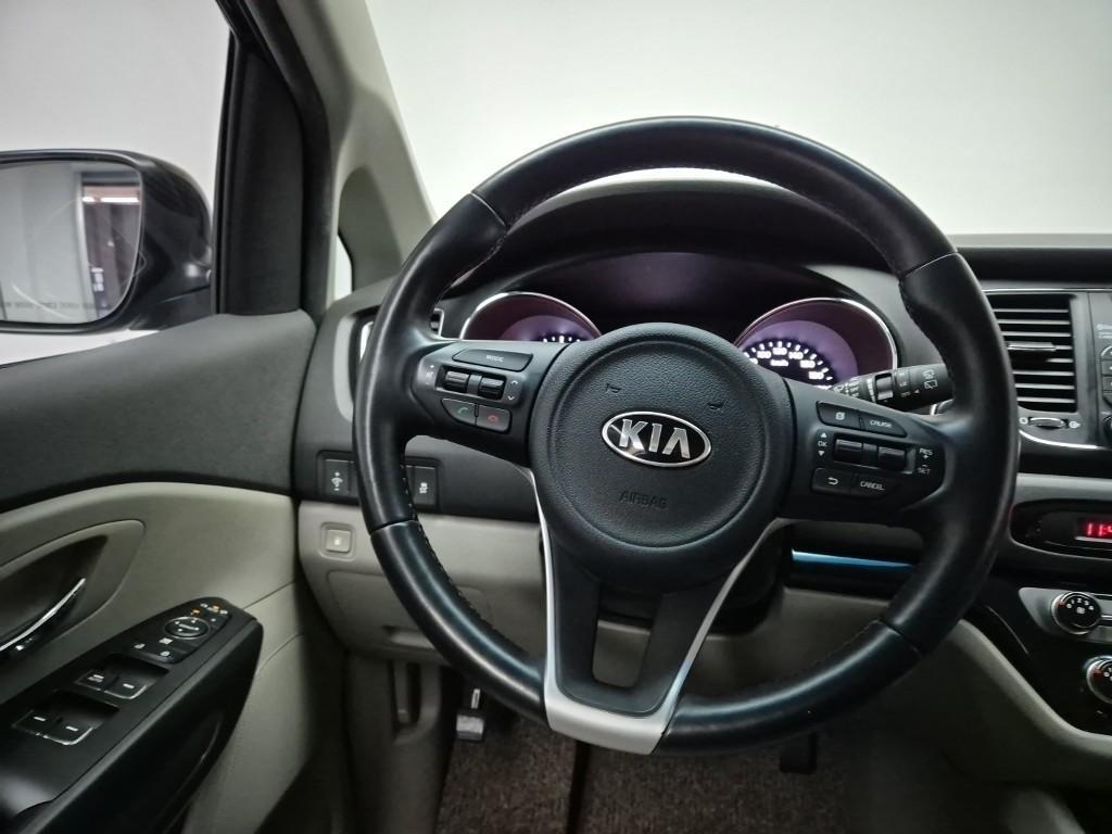 KIA Carnival - Vista 9