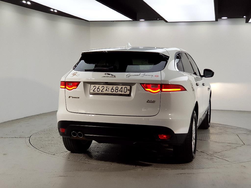 Jaguar F-PACE - Vista 3