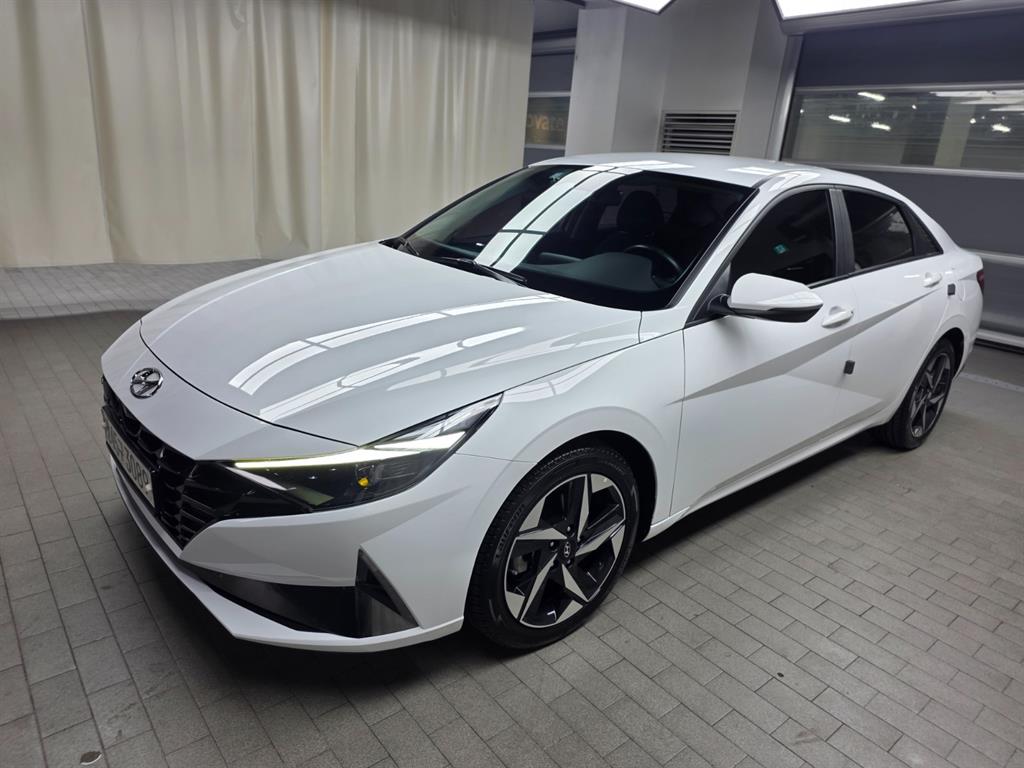 HYUNDAI Avante - Vista 2