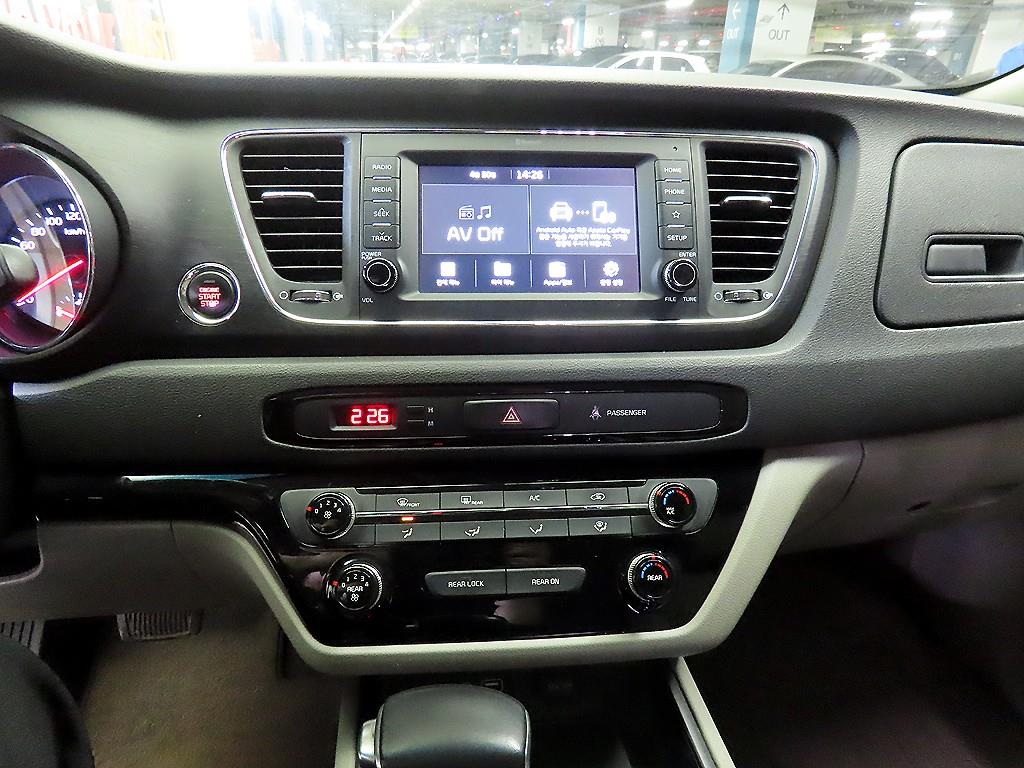 KIA Carnival - Vista 11