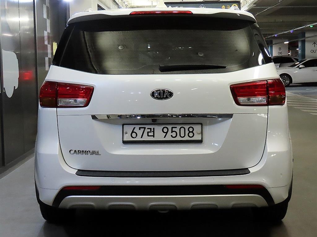 KIA Carnival - Vista 5