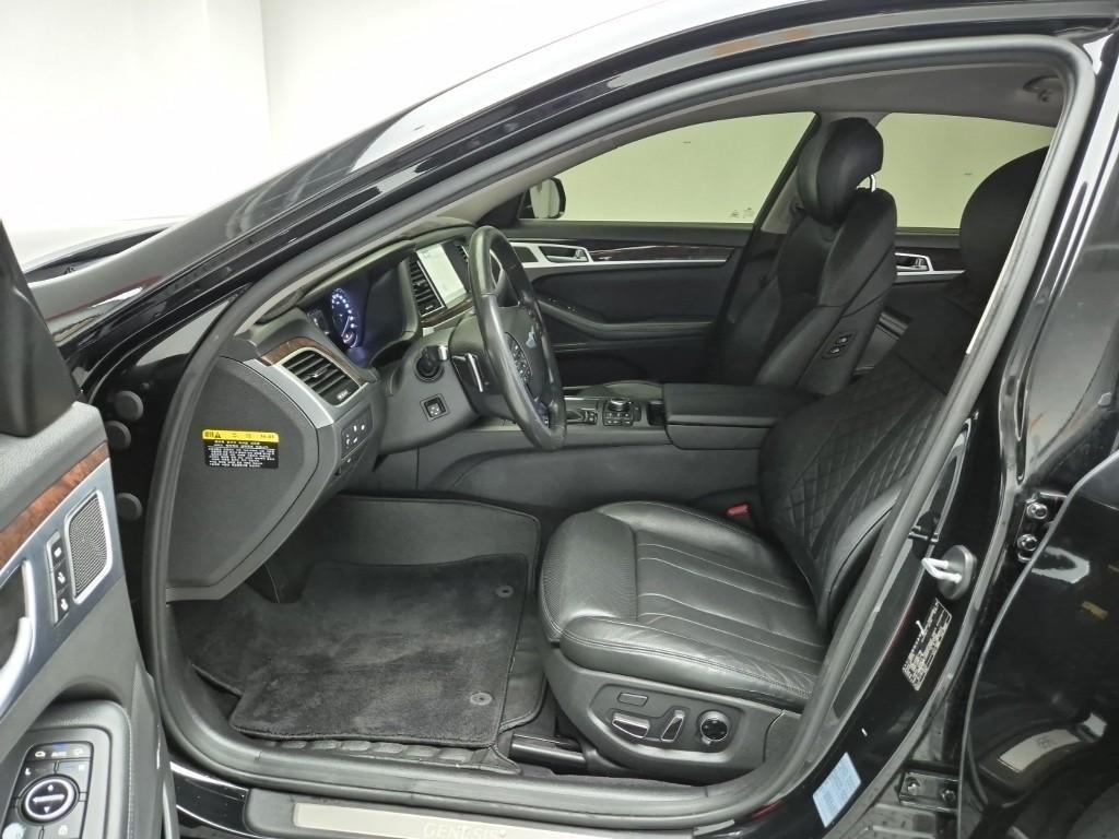 HYUNDAI Genesis - Vista 11