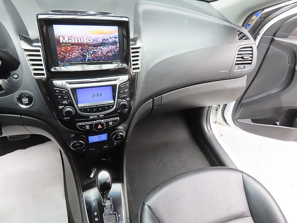HYUNDAI Accent 2012 Blanco - Importación desde Corea - HF Imports Iquique - Foto 7