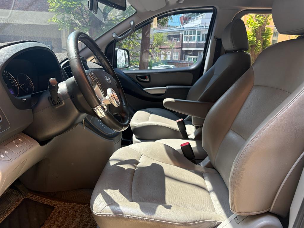 HYUNDAI Starex - Vista 9