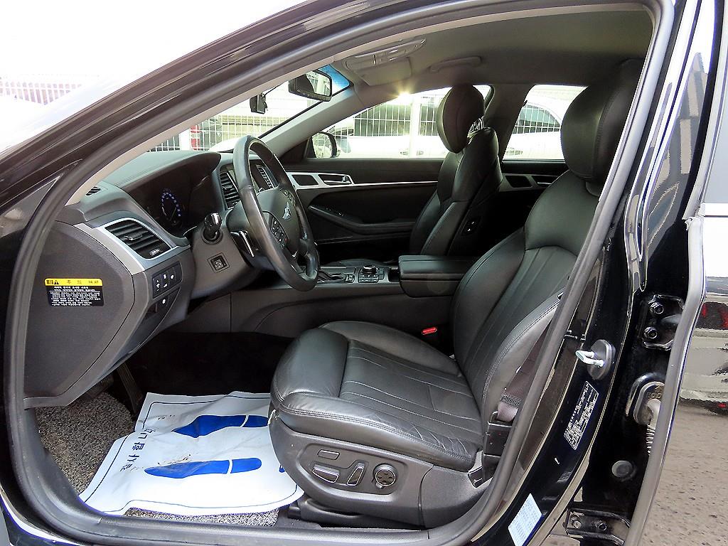 HYUNDAI Genesis - Vista 5
