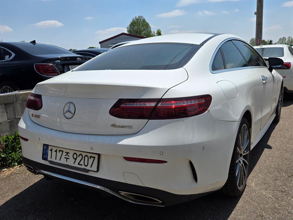 Mercedes Benz E class - Vista 3