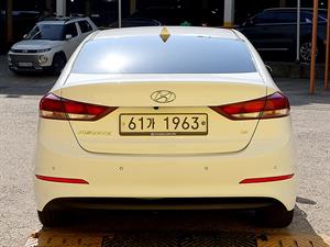 HYUNDAI Avante - Vista 6