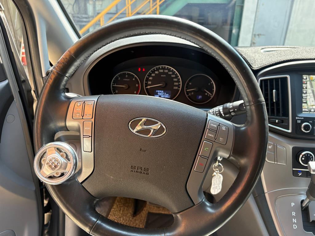 HYUNDAI Starex - Vista 12