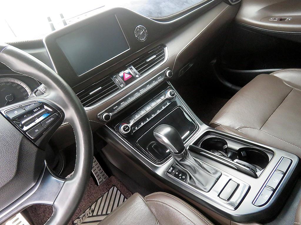 HYUNDAI Grandeur - Vista 11