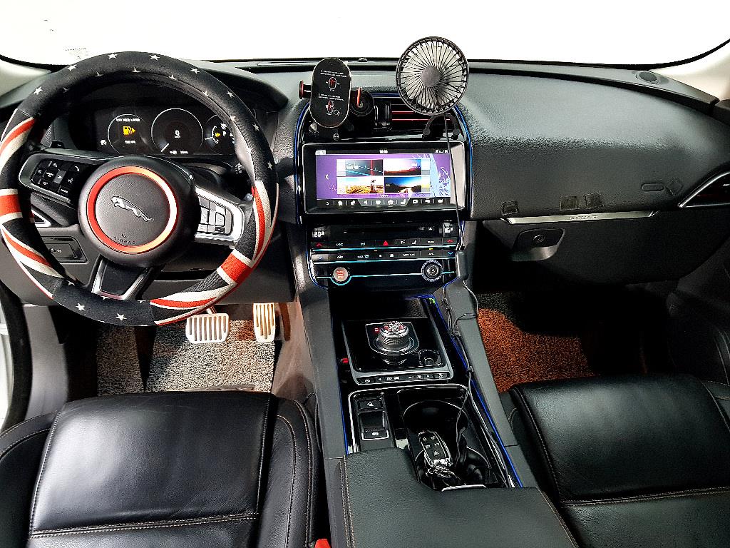Jaguar F-PACE - Vista 5