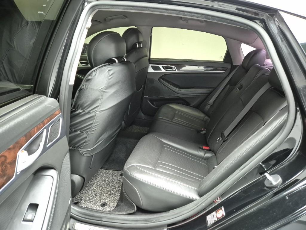 HYUNDAI Genesis - Vista 12