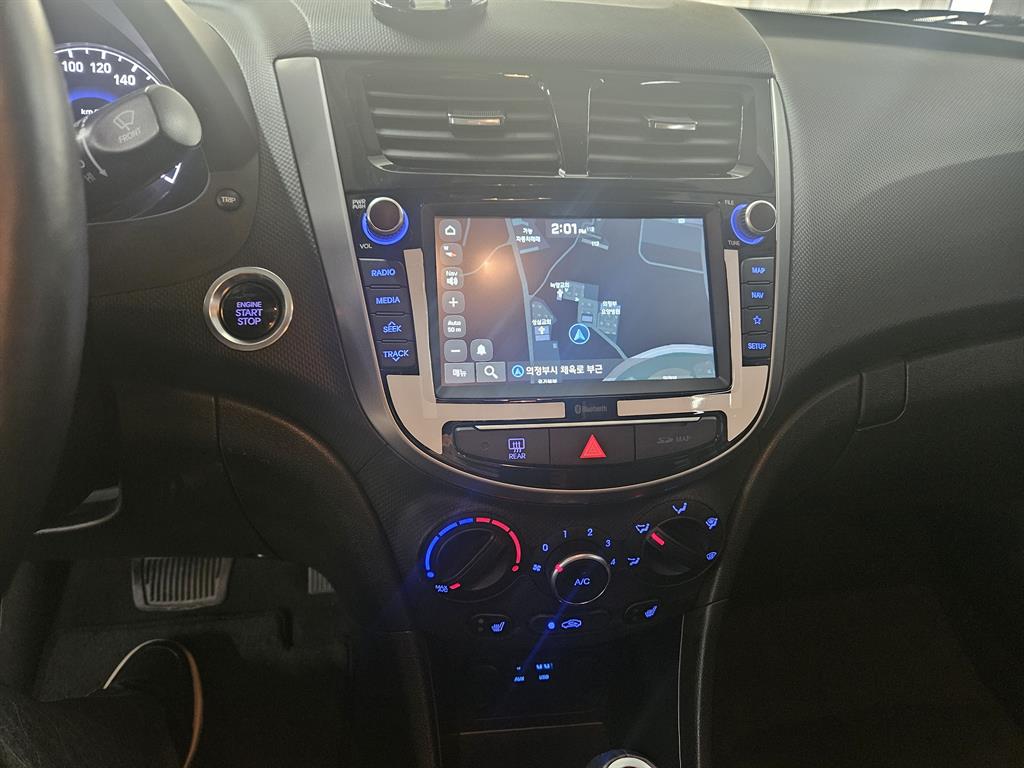 HYUNDAI Accent 2019 Gris - Importación desde Corea - HF Imports Iquique - Foto 15