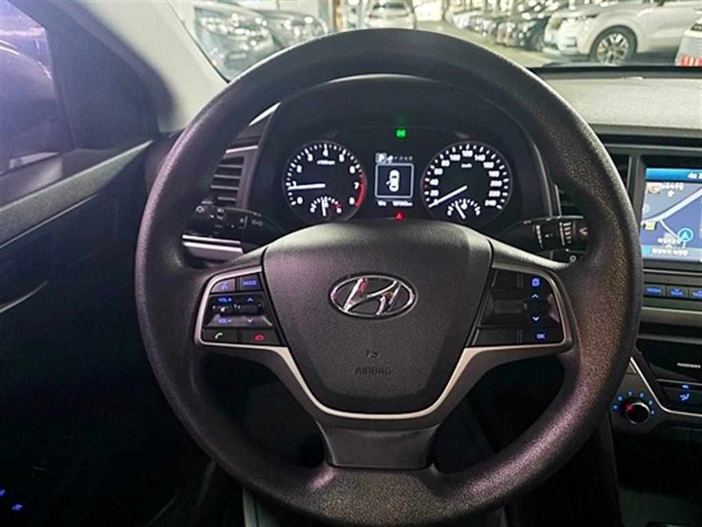 HYUNDAI Avante - Vista 6