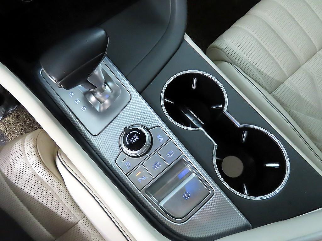Genesis G70 - Vista 10