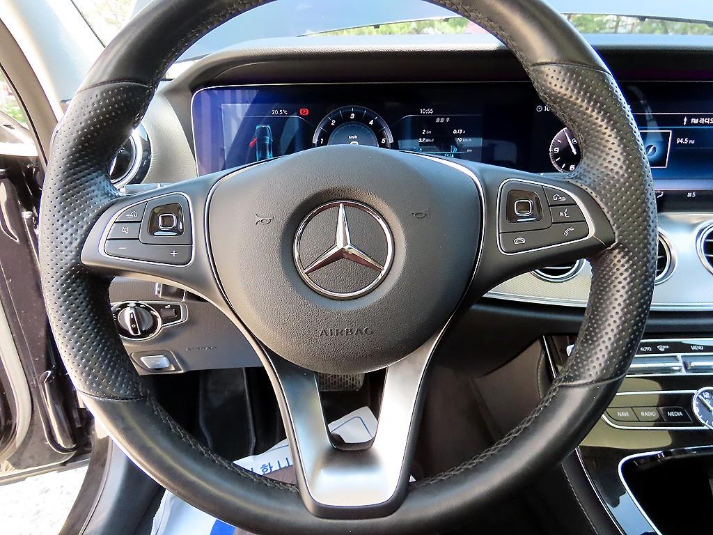 Mercedes Benz E class - Vista 8