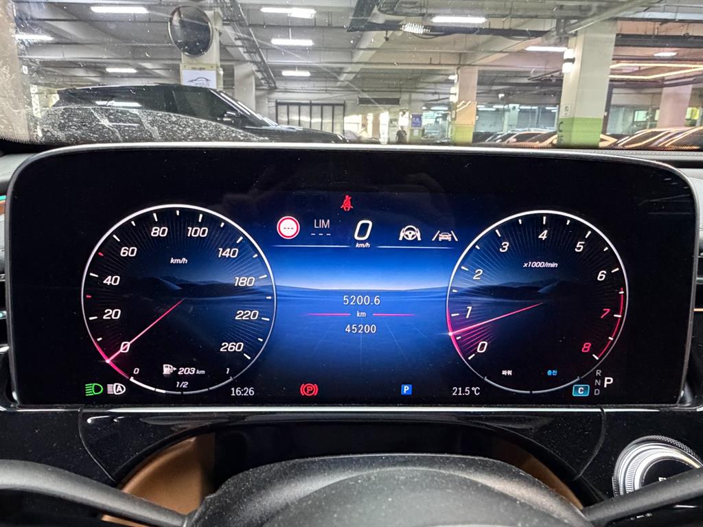 Mercedes Benz E class - Vista 12