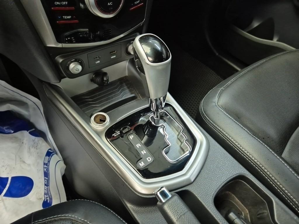 Ssangyong Tivoli - Vista 8