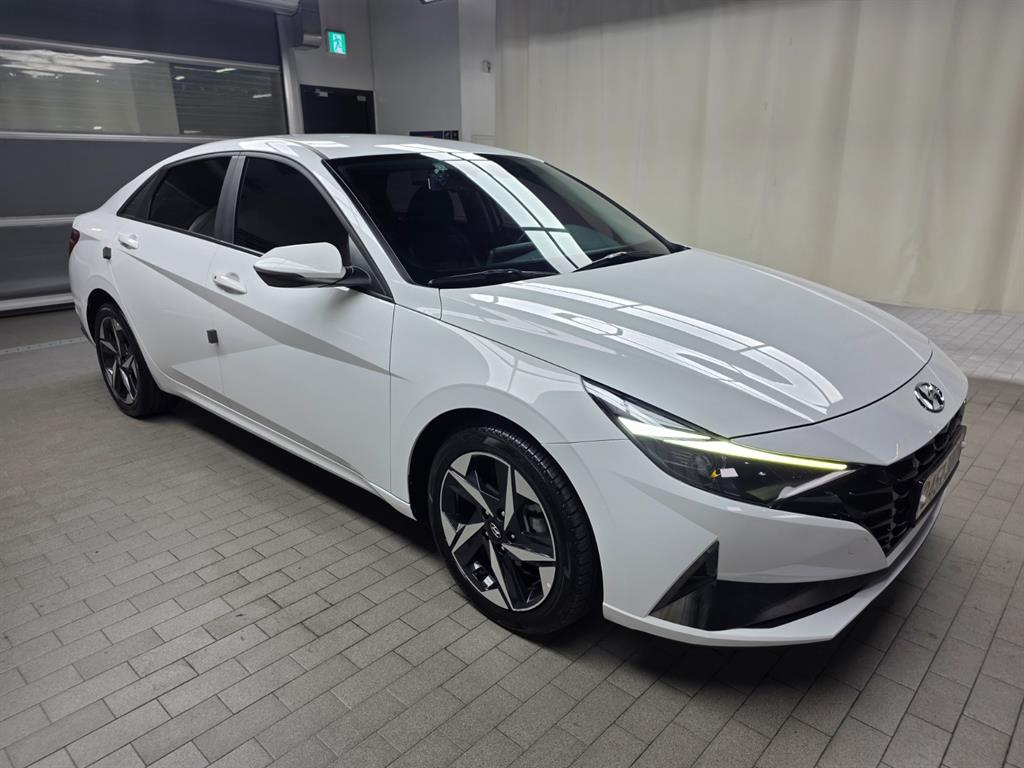HYUNDAI Avante - Vista 3