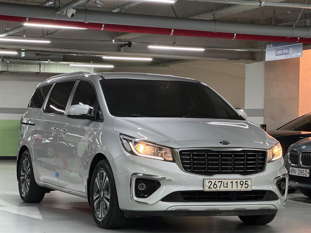 KIA Carnival - Vista 2