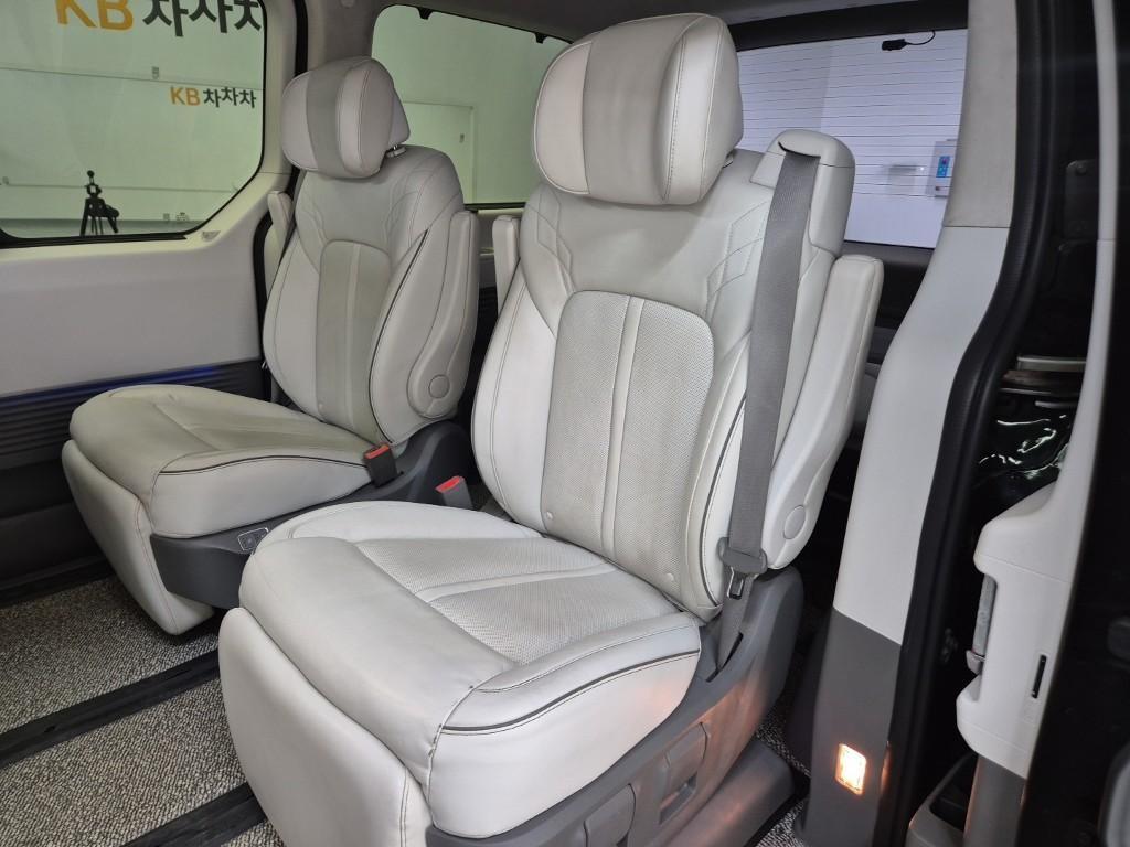 HYUNDAI Staria - Vista 12