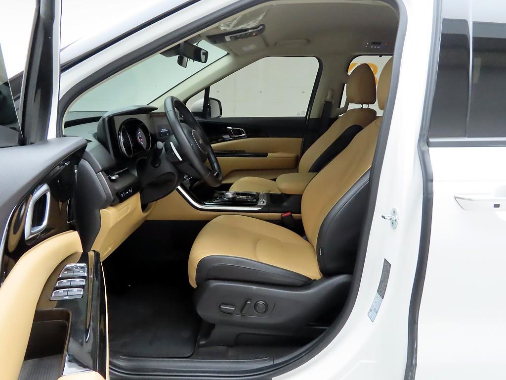 KIA Carnival - Vista 11