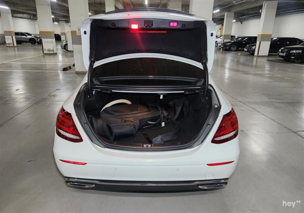 Mercedes Benz E class - Vista 6