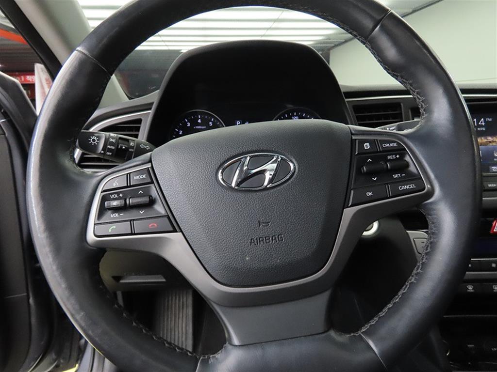 HYUNDAI Avante - Vista 8