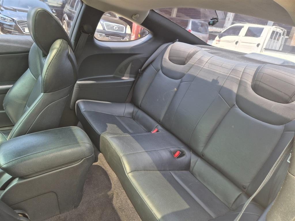 HYUNDAI Genesis - Vista 11