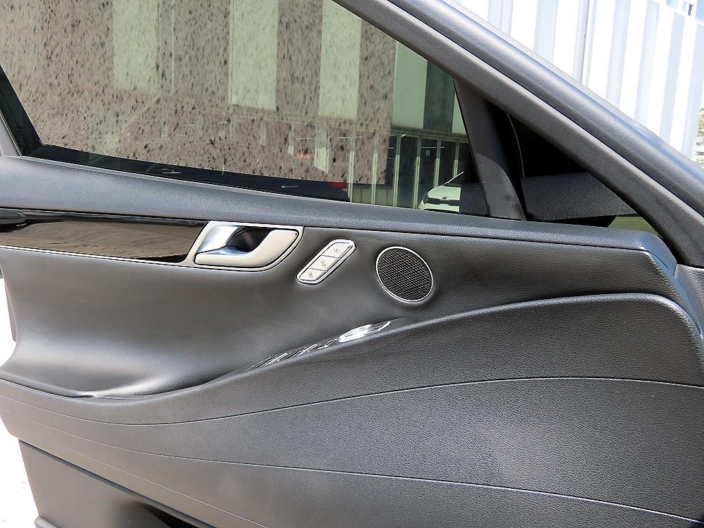 Genesis G80 - Vista 12