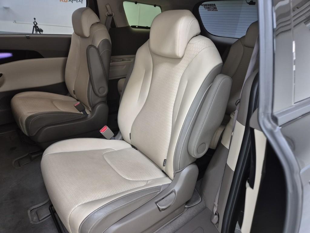 KIA Carnival - Vista 12