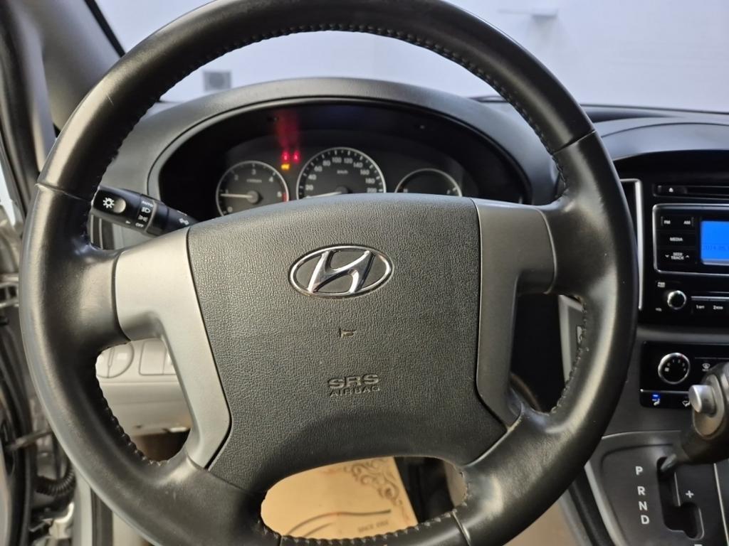 HYUNDAI Starex - Vista 9