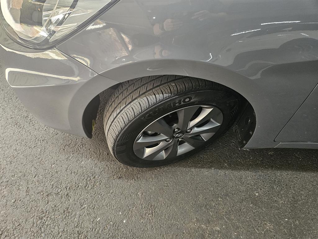 HYUNDAI Accent - Vista 11