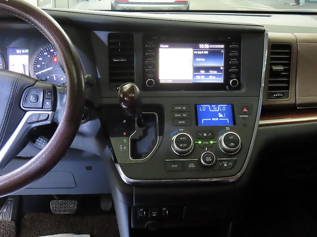 Toyota Siena - Vista 11