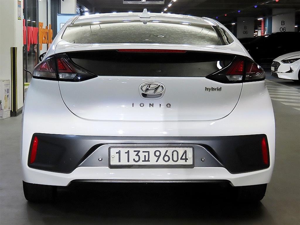 HYUNDAI Ioniq - Vista 5