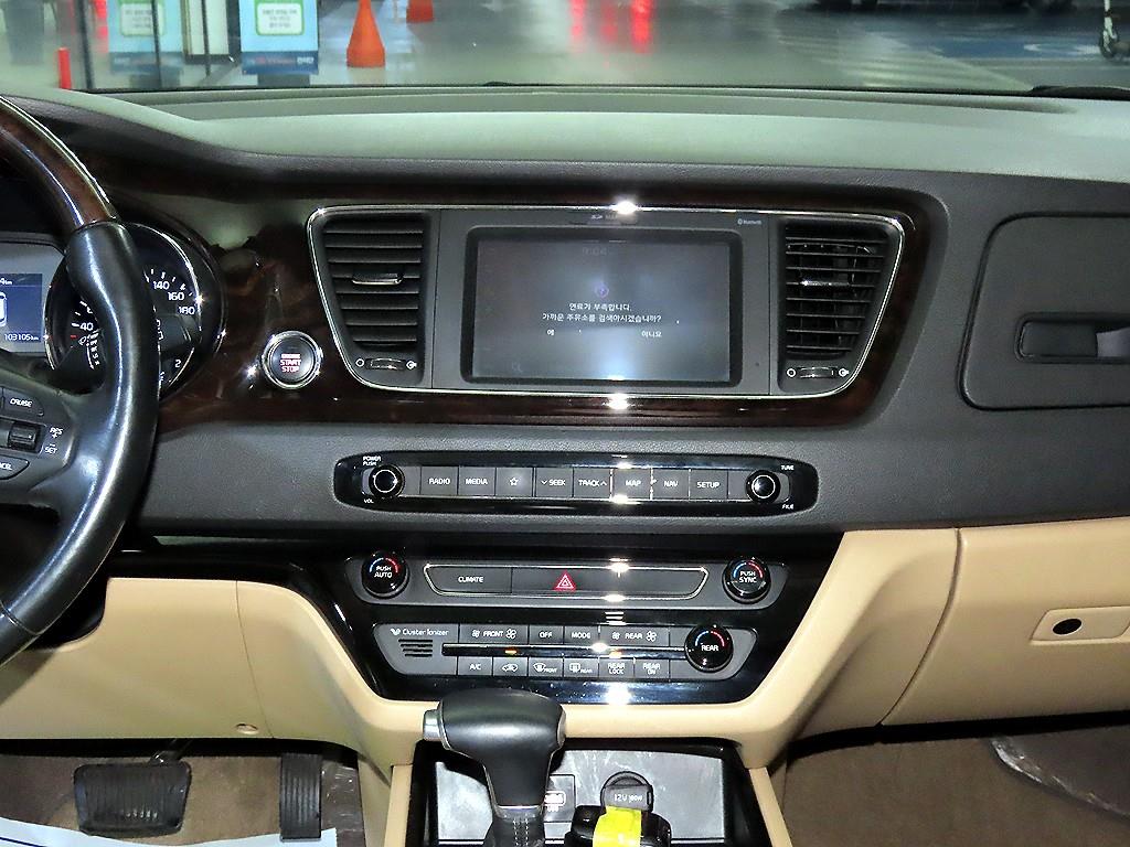 KIA Carnival - Vista 11
