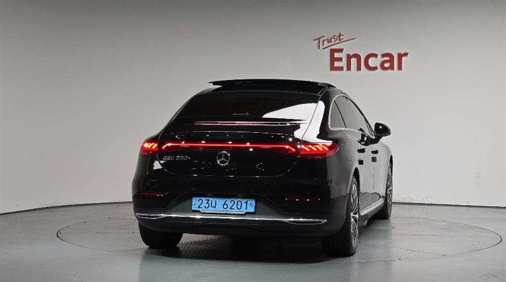 Mercedes Benz EQE - Vista 4